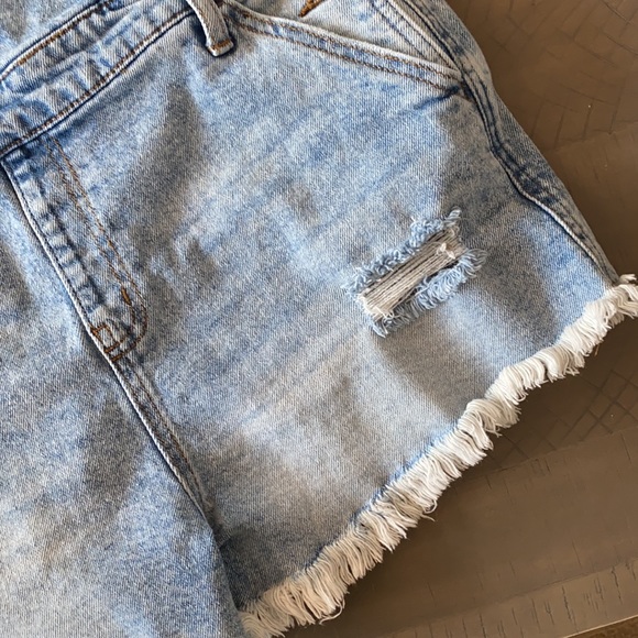 ❤️Sold ❤️ distressed shortalls ❤️ - Picture 4 of 8